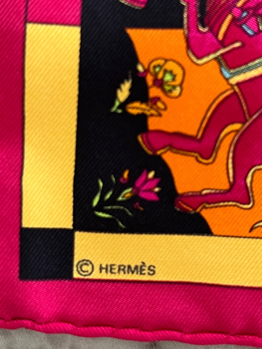 Vintage HERMES pochette gavroche "Fantaisies Indiennes" 100% silk scarf - Picture 7 of 7